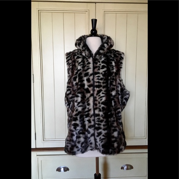 Calvin Klein Jackets & Blazers - 💥Calvin Klein Animal faux fur vest💥